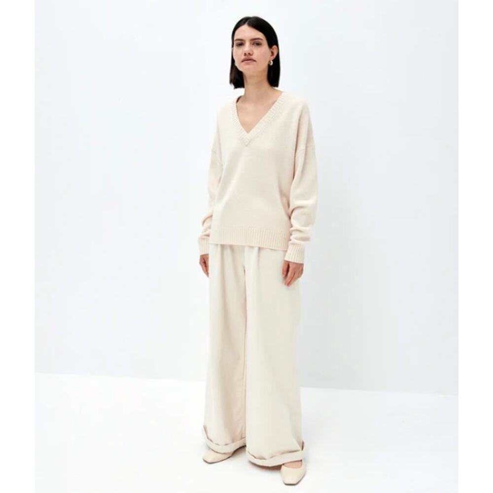 NWOT Allude Cashmere Women Sweater Preppy Nude Taupe Brown V-Neck Minimalist